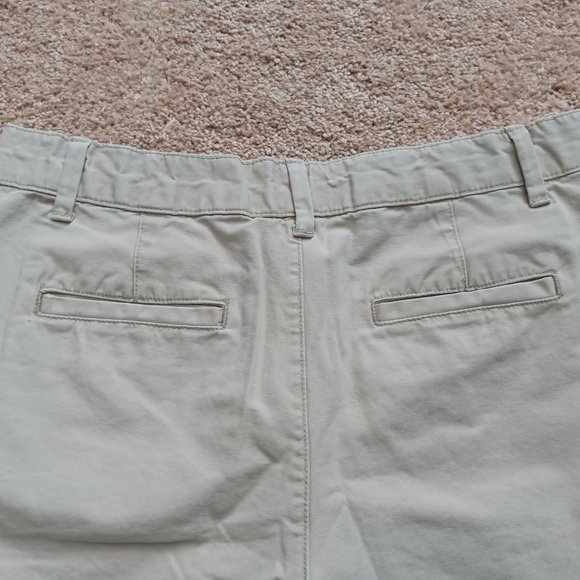 GAP Girlfriend Chino Short - Picture 4 of 8